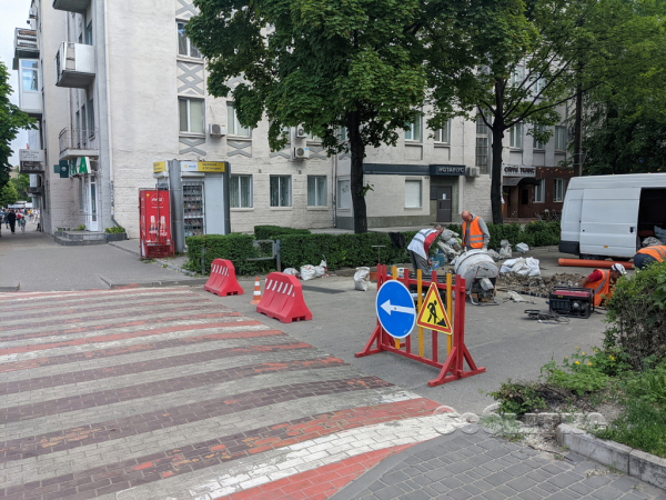 В Каменском временно перекрыт выезд с Медицинской: прокладывают новую ливневку
