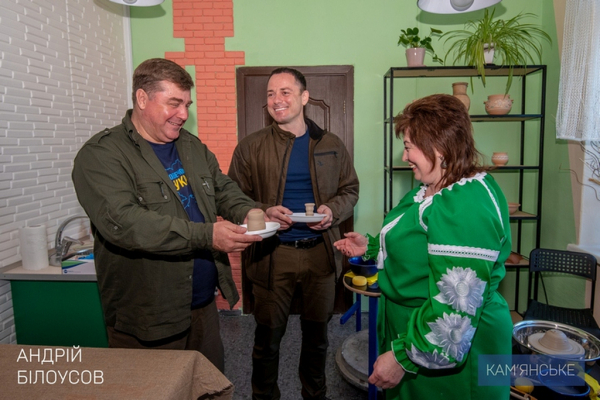 В Каменской школе №22 организовали праздник ко Дню украинской вышиванки
