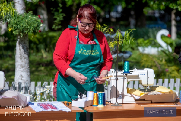 В Каменской школе №22 организовали праздник ко Дню украинской вышиванки
