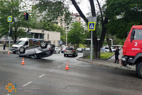 В центре Днепра произошло ДТП с &laquo;перевертышем&raquo;
