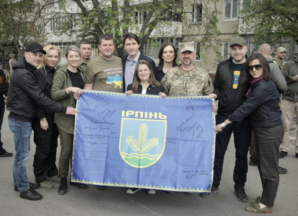 С нами весь мир &ndash; кто и зачем посетил Украину в День памяти и примирения