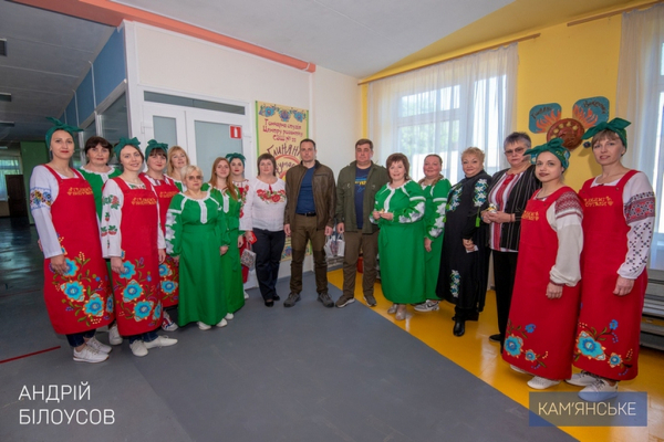 В Каменской школе №22 организовали праздник ко Дню украинской вышиванки
