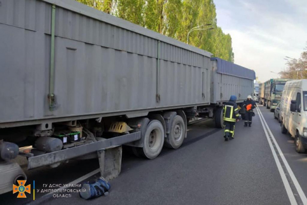 В Павлограде столкнулись грузовик и автокран
