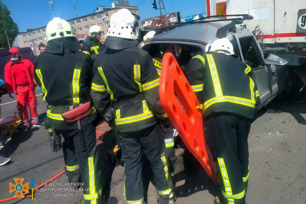 ДТП в Павлограде: водителя&nbsp;Chevrolet Niva зажало в салоне после столкновения с грузовиком
