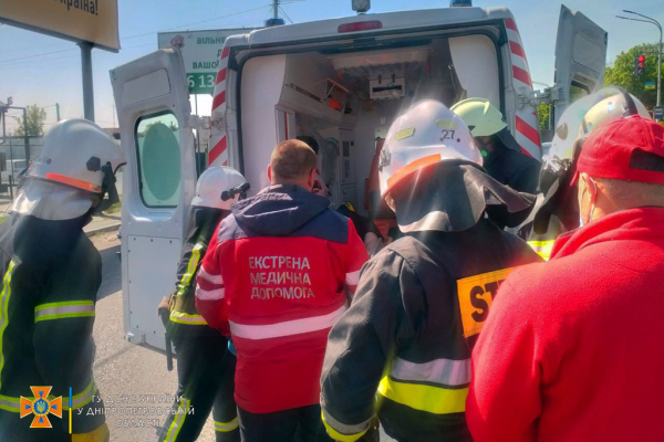 ДТП в Павлограде: водителя&nbsp;Chevrolet Niva зажало в салоне после столкновения с грузовиком
