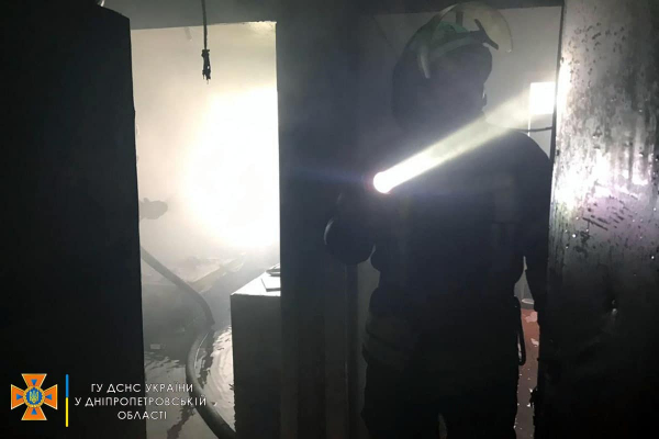 В Каменском тушили пожар в многоэтажке