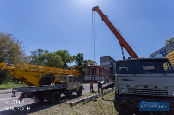 На опасном перекрестке Каменского устанавливают светофоры