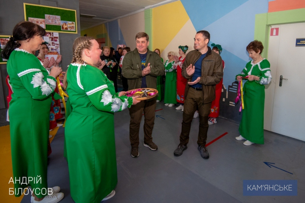 В Каменской школе №22 организовали праздник ко Дню украинской вышиванки
