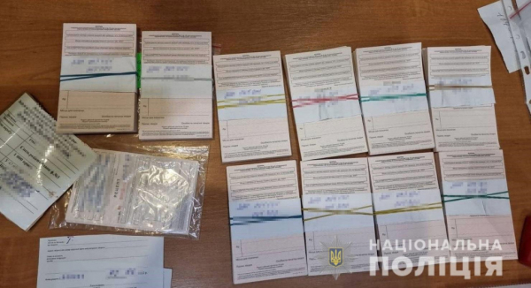 В Кривом Роге двое врачей попались на продаже рецептов на приобретение наркосодержащих препаратов

