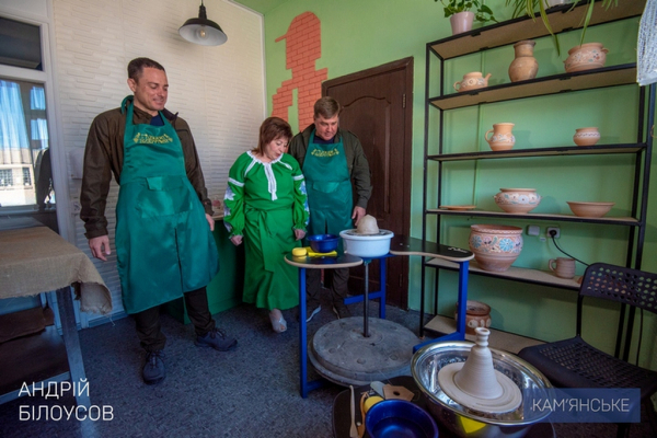 В Каменской школе №22 организовали праздник ко Дню украинской вышиванки
