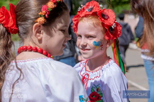 В Каменской школе №22 организовали праздник ко Дню украинской вышиванки

