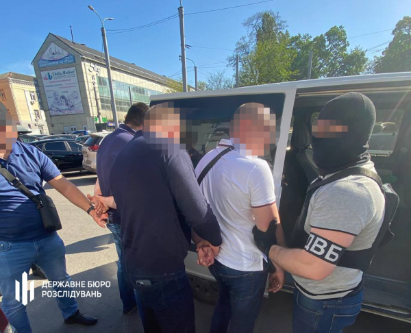 На Днепропетровщине задержали полицейских-вымогателей 
