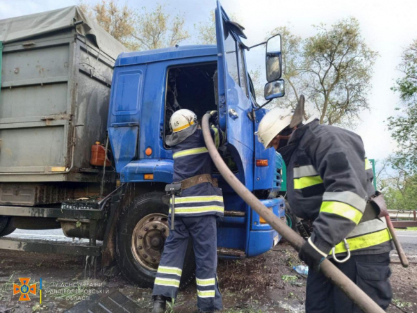 В Каменском районе на ходу загорелся грузовик
