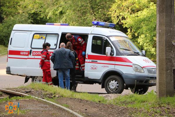 В Днепре из горящей квартиры спасли двух мужчин
