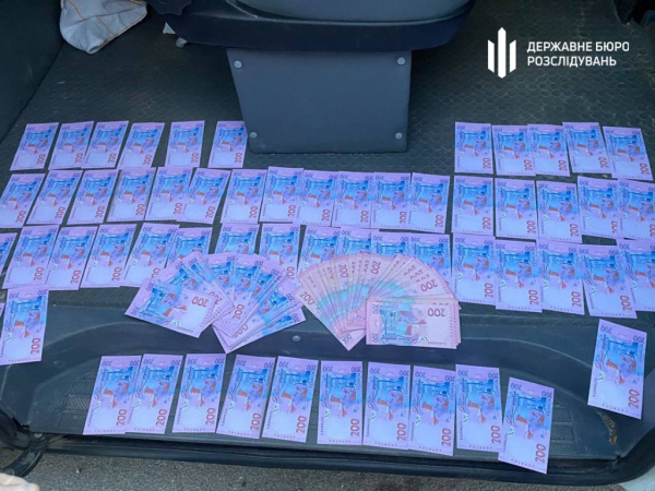 На Днепропетровщине задержали полицейских-вымогателей 
