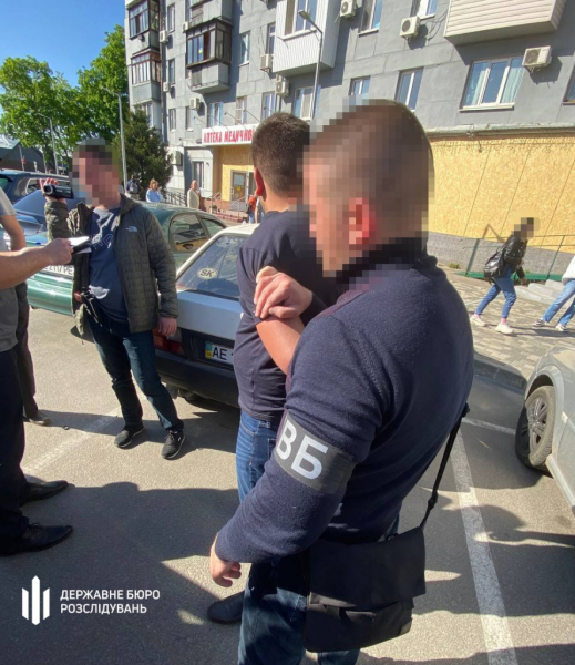 На Днепропетровщине задержали полицейских-вымогателей 
