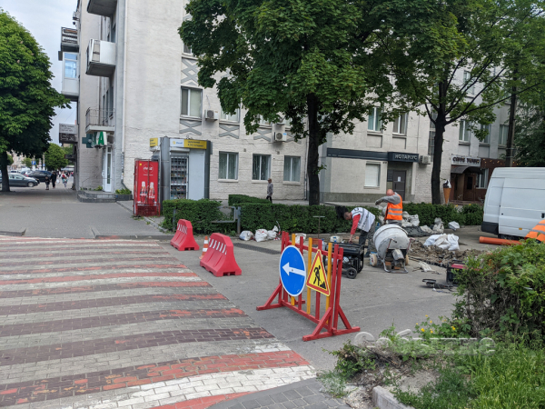 В Каменском временно перекрыт выезд с Медицинской: прокладывают новую ливневку
