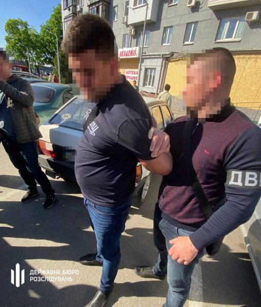 На Днепропетровщине задержали полицейских-вымогателей 
