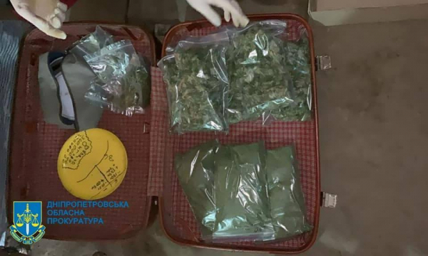 Злоупотребление положением &ndash; бывшего полицейского из Днепра будут судить за изготовление и хранение наркотиков.