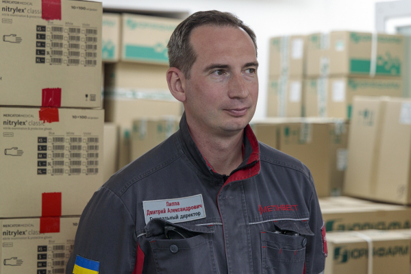 Медикам Каменского передали очередную партию медикаментов и аппараты внешней фиксации
