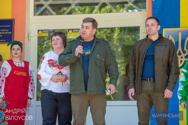 В Каменской школе №22 организовали праздник ко Дню украинской вышиванки
