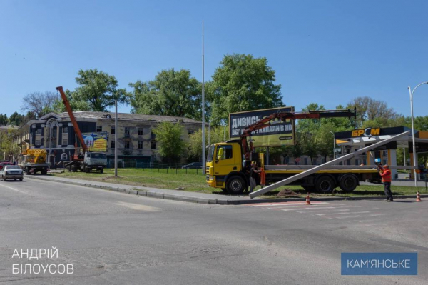 На опасном перекрестке Каменского устанавливают светофоры
