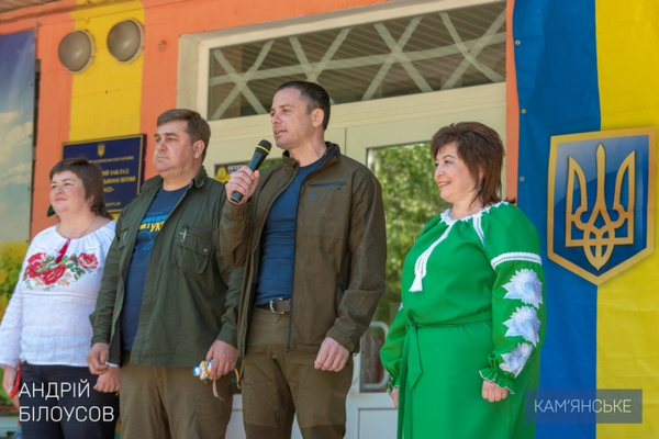 В Каменской школе №22 организовали праздник ко Дню украинской вышиванки
