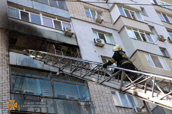 В Днепре из горящей квартиры спасли собачку

