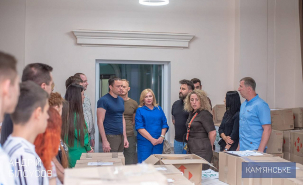 Завтра в Каменском начнется выдача гуманитарной помощи многодетным семьям и переселенцам
Завтра в Каменском начнется выдача гуманитарной помощи многодетным семьям и переселенцам
