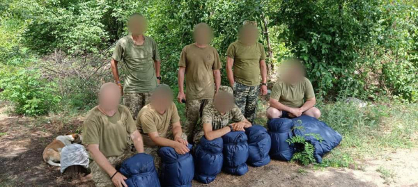 Каменские волонтеры доставили медикаменты и оснащение военным
