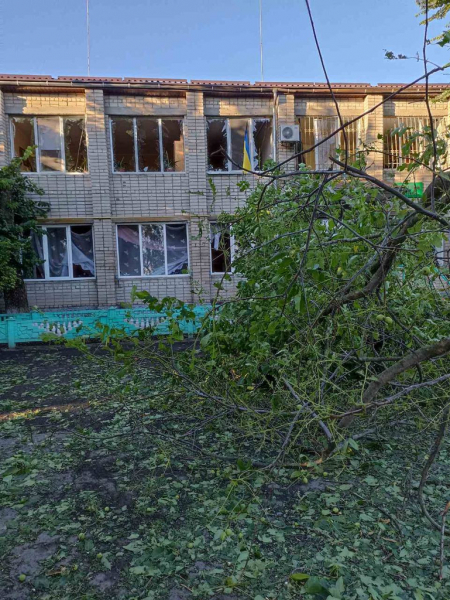 Враг обстрелял две громады Днепропетровщины - есть разрушения,  люди не пострадали
