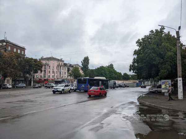 В центре Каменского попал в ДТП автобус с пассажирами
