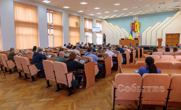 Внеочередная сессия горсовета в Каменском: какие решения приняты
