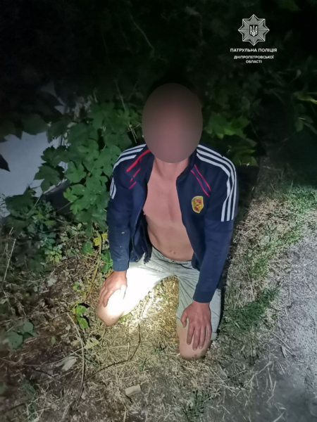 В Днепре пьяный мужчина угрожал прохожим ножом
