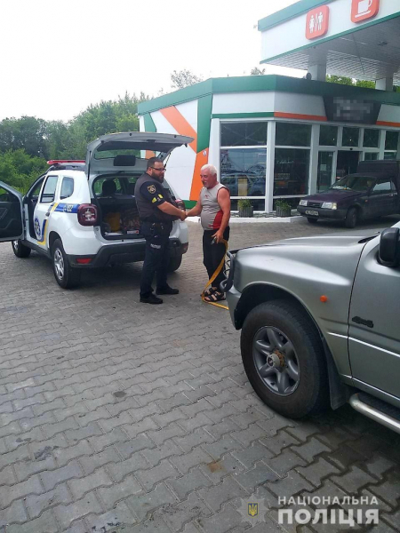 В Каменском районе полицейские помогли пожилым супругам добраться до заправки
