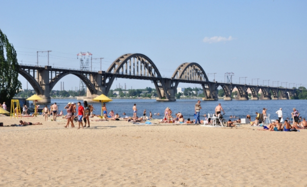 В Днепре водолазы-спасатели помогли выбраться на берег ребенку и троим взрослым
В Днепре водолазы-спасатели помогли выбраться на берег ребенку и троим взрослым