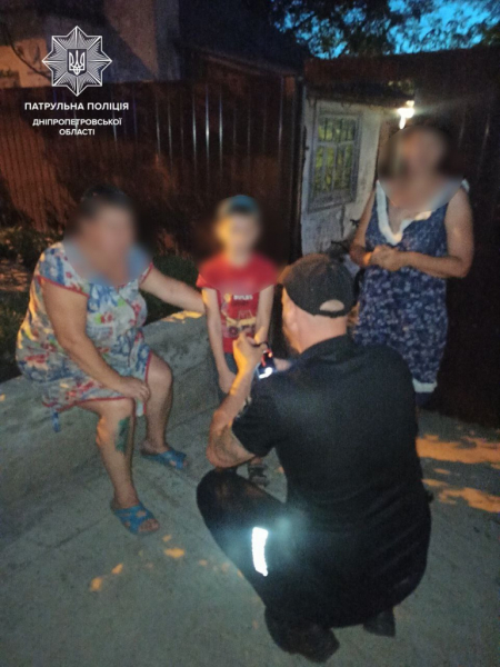 В Днепре патрульные вернули домой потерявшегося мальчика
