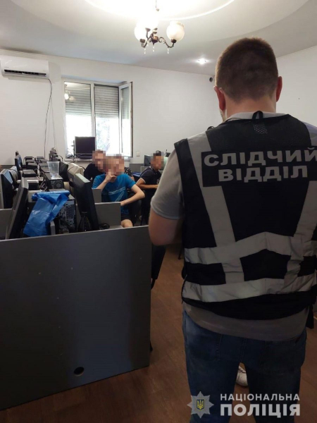 В Каменском выявили мошеннический call-центр