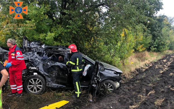 ДТП на Днепропетровщине: людей доставали из растрощенного автомобиля