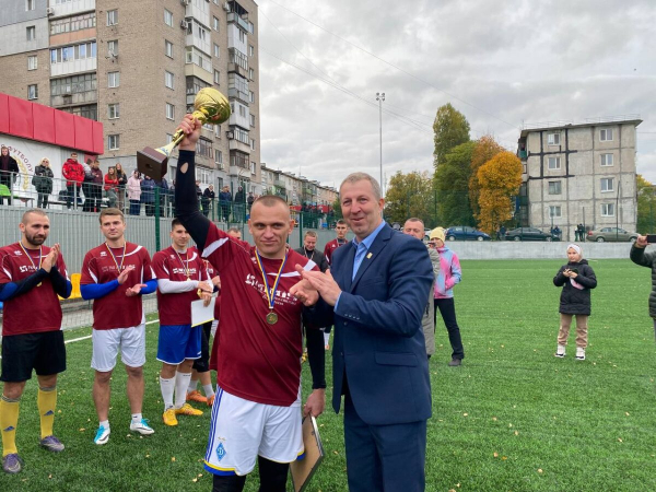 В Каменском определились чемпионы города по футболу