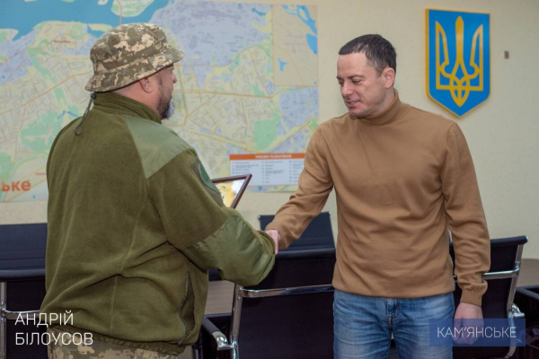 Мэр Каменского получил благодарность от украинских военных