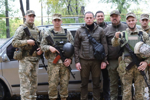 Каменское передало военным автомобиль и другую необходимую помощь