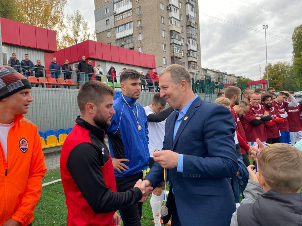В Каменском определились чемпионы города по футболу