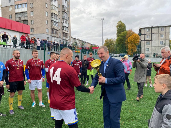 В Каменском определились чемпионы города по футболу