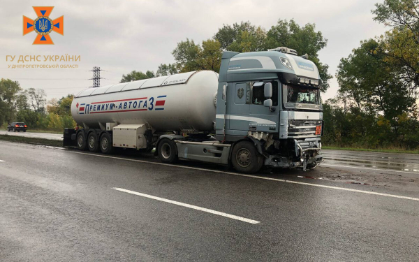 ДТП на Днепропетровщине: людей доставали из растрощенного автомобиля