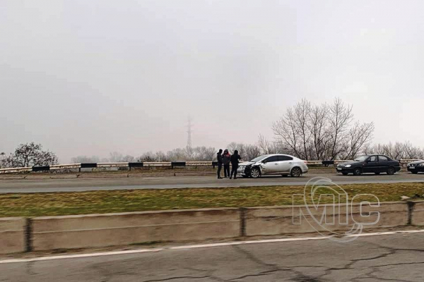 В Каменском произошла авария на мостовом переходе