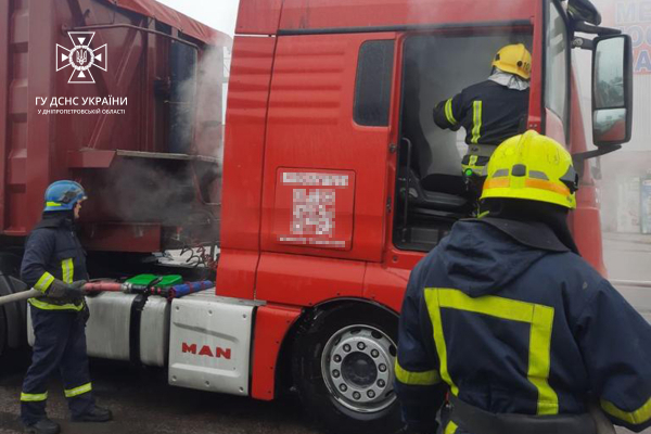 На Днепропетровщине во время движения загорелся грузовик