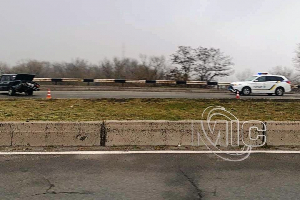 В Каменском произошла авария на мостовом переходе