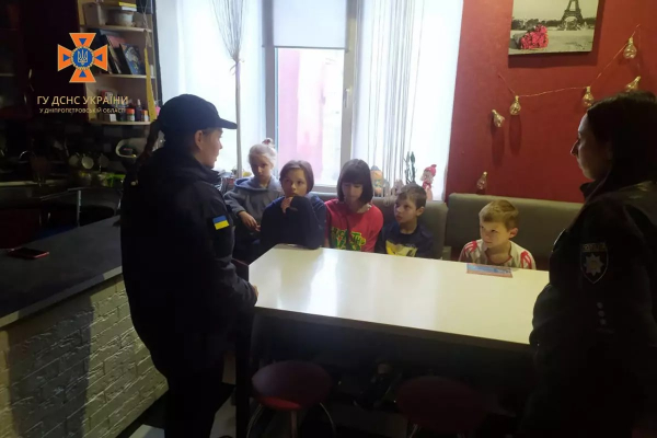 В Каменском районе провели профилактическую беседу с жителями домов семейного типа В Каменском районе провели профилактическую беседу с жителями домов семейного типа