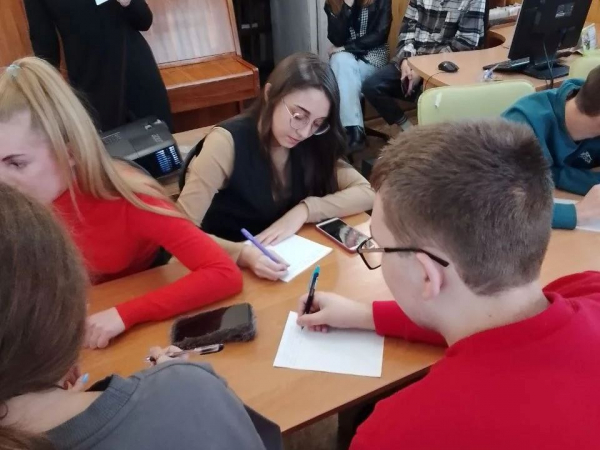 Молодежь Каменского &laquo;прокачивала&raquo; украинский язык
